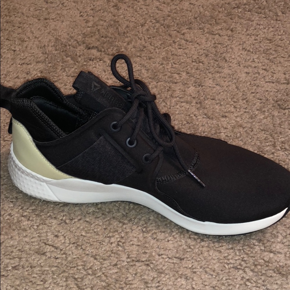 Women’s Reebok size 8 sneakers
